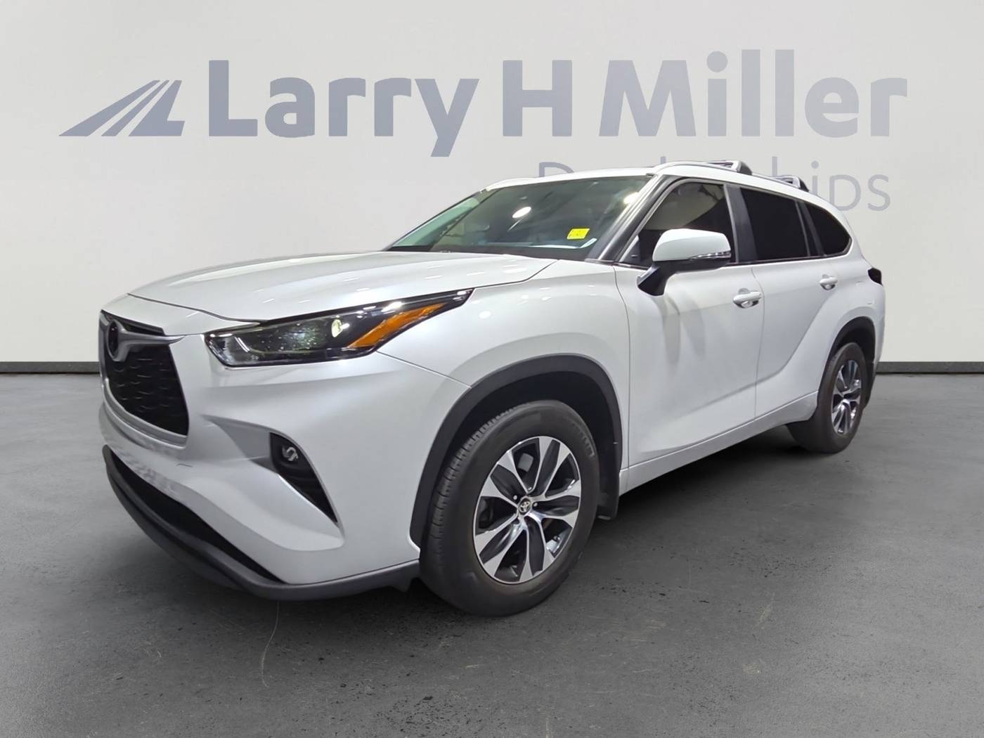 2024 Toyota Highlander XLE — SUV — 11,702 mi — Mesa, AZ