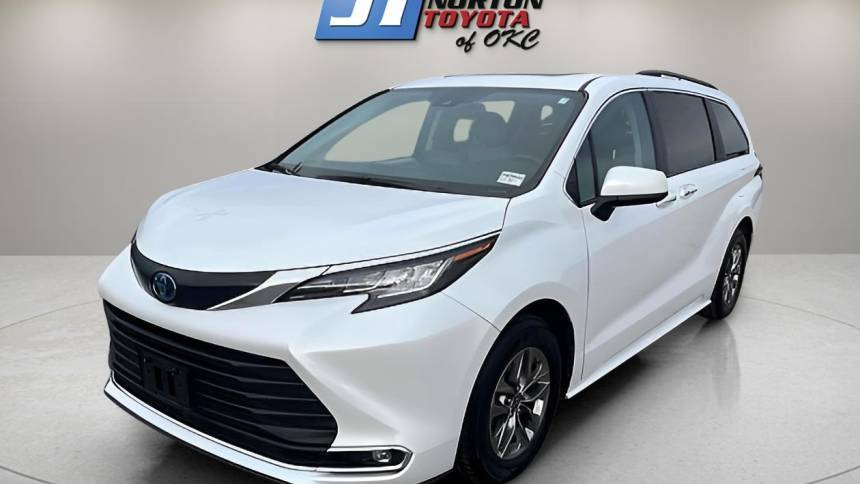 2023 Toyota Sienna XLE — Minivan — 55,850 mi — Oklahoma City, OK