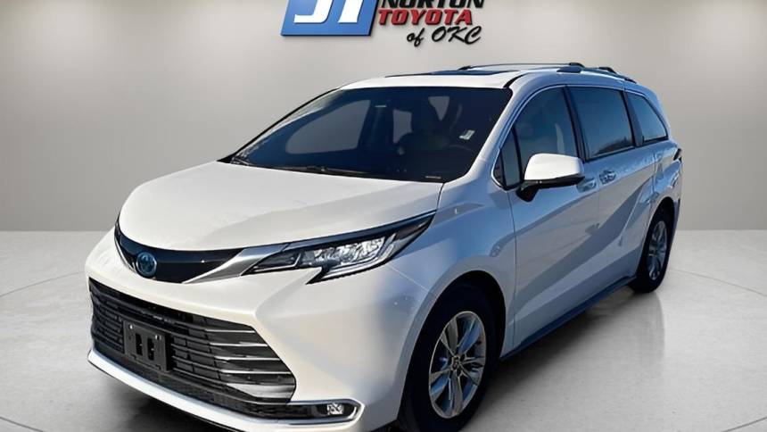 2023 Toyota Sienna Limited — Minivan — 15,331 mi — Oklahoma City, OK