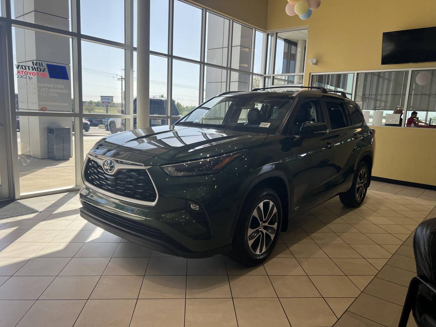 2024 Toyota Highlander Hybrid XLE — SUV — 5,244 mi — Oklahoma City, OK