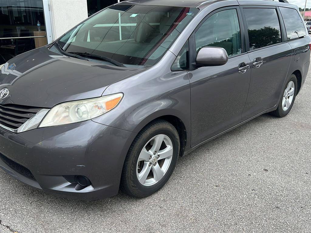 2015 Toyota Sienna LE — Minivan — 117,628 mi — Oklahoma City, OK