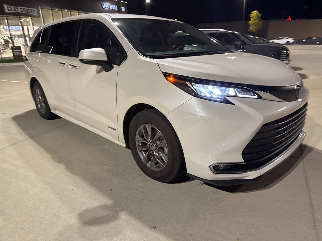 2021 Toyota Sienna XLE — Minivan — 63,800 mi — Sherman, TX