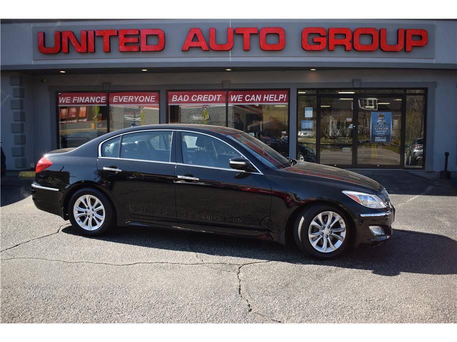 2013 Hyundai Genesis 3.8 — Sedan — 24,458 mi — Putnam, CT