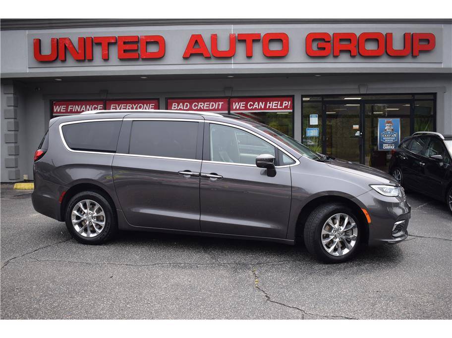 2021 Chrysler Pacifica Touring L — Minivan — 93,203 mi — Putnam, CT
