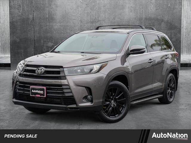 2019 Toyota Highlander SE V6 — SUV — 75,658 mi — Buena Park, CA