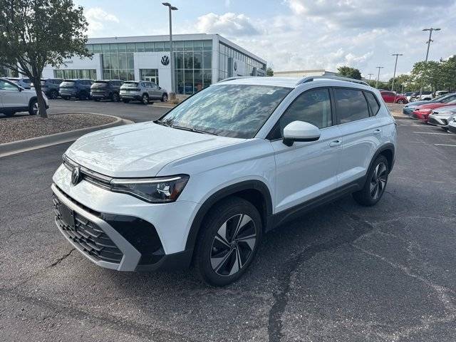 2025 Volkswagen Taos SE — SUV — 8,805 mi — Lee's Summit, MO