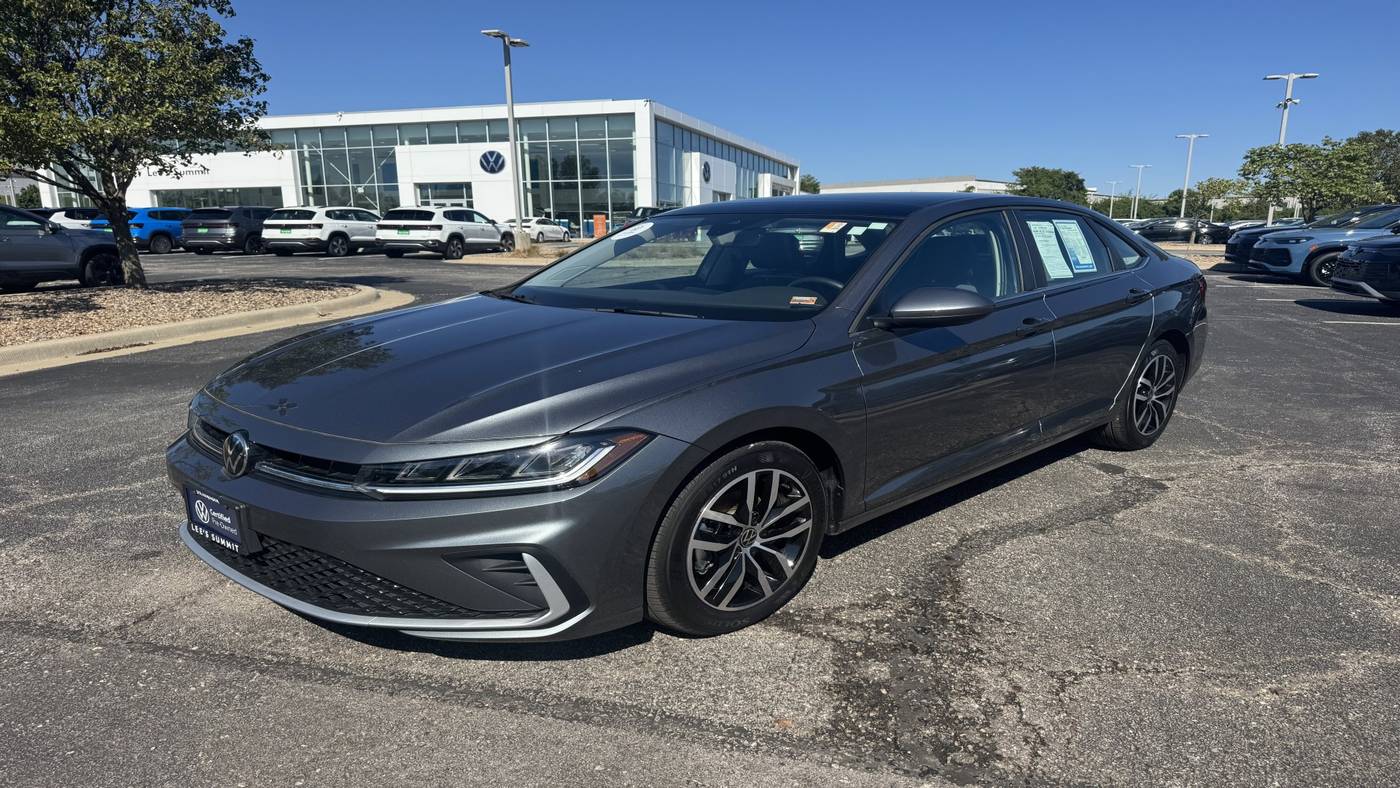 2025 Volkswagen Jetta SE — Sedan — 5,084 mi — Lee's Summit, MO