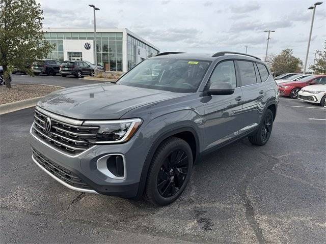 2025 Volkswagen Atlas SE with Technology — SUV — 18,744 mi — Lee's Summit, MO