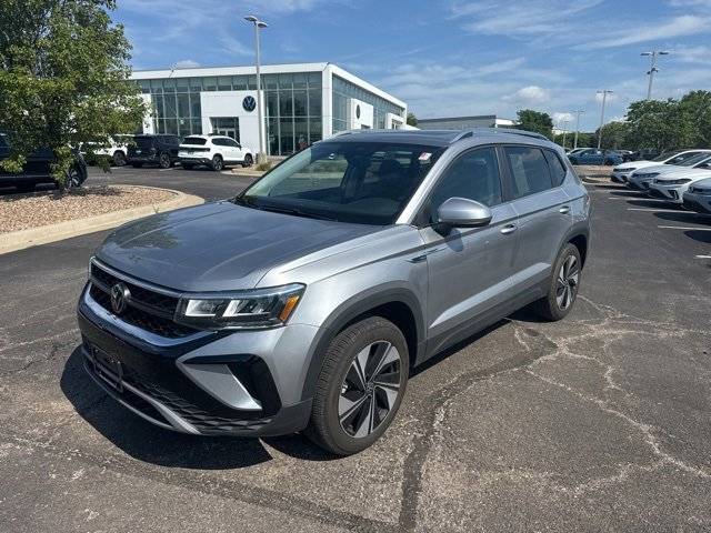 2024 Volkswagen Taos SE — SUV — 5,685 mi — Lee's Summit, MO