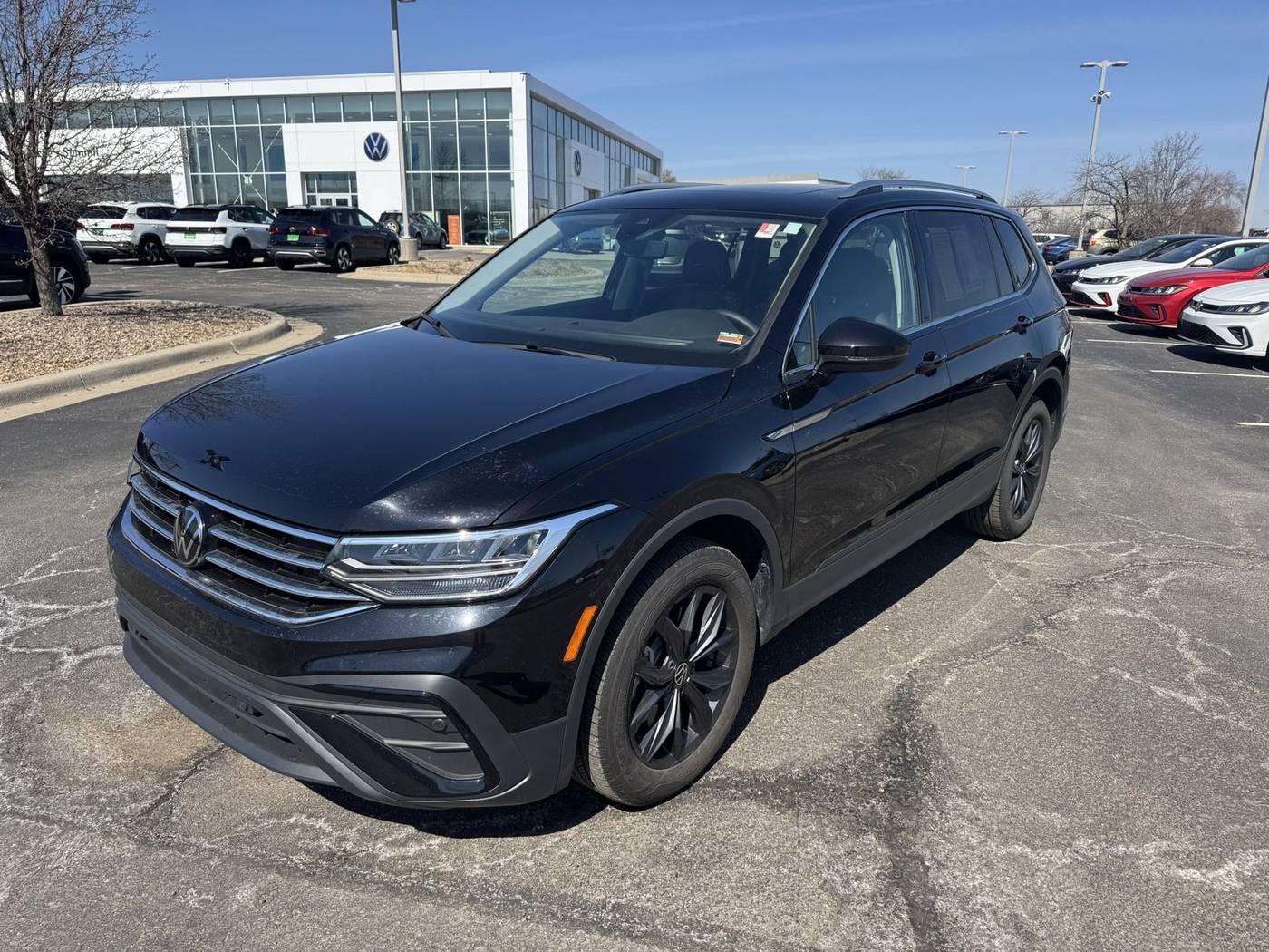 2024 Volkswagen Tiguan SE — SUV — 3,976 mi — Lee's Summit, MO