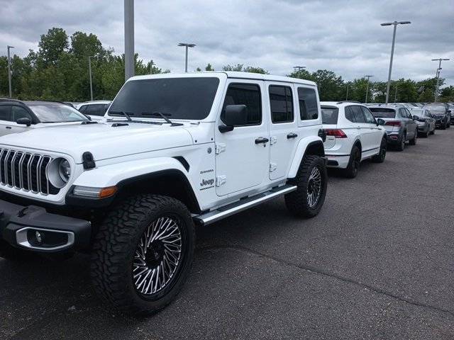 2024 Jeep Wrangler Sahara — SUV — 3,042 mi — Lee's Summit, MO