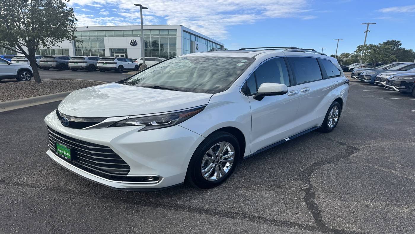 2024 Toyota Sienna Platinum — Minivan — 46,174 mi — Lee's Summit, MO