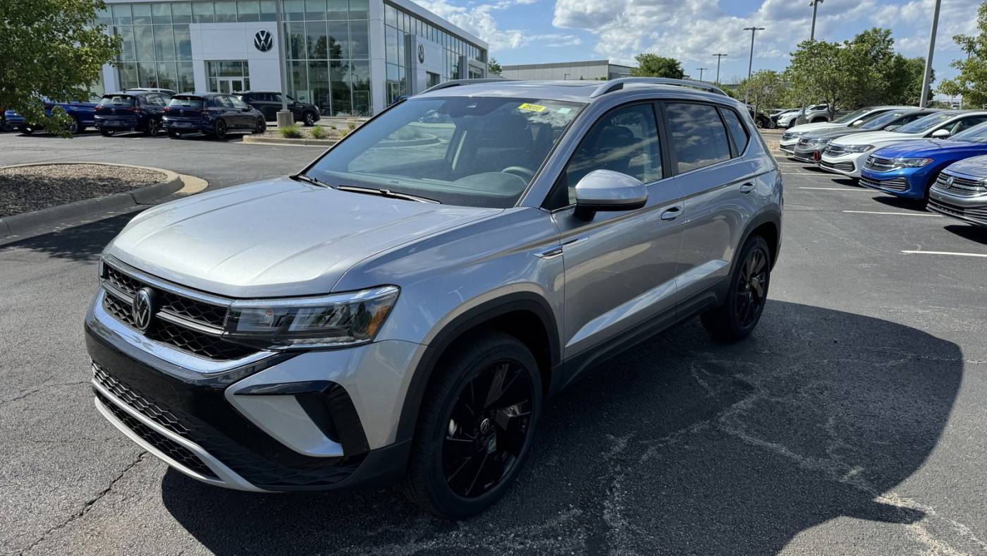 2024 Volkswagen Taos SE — SUV — 4,632 mi — Lee's Summit, MO