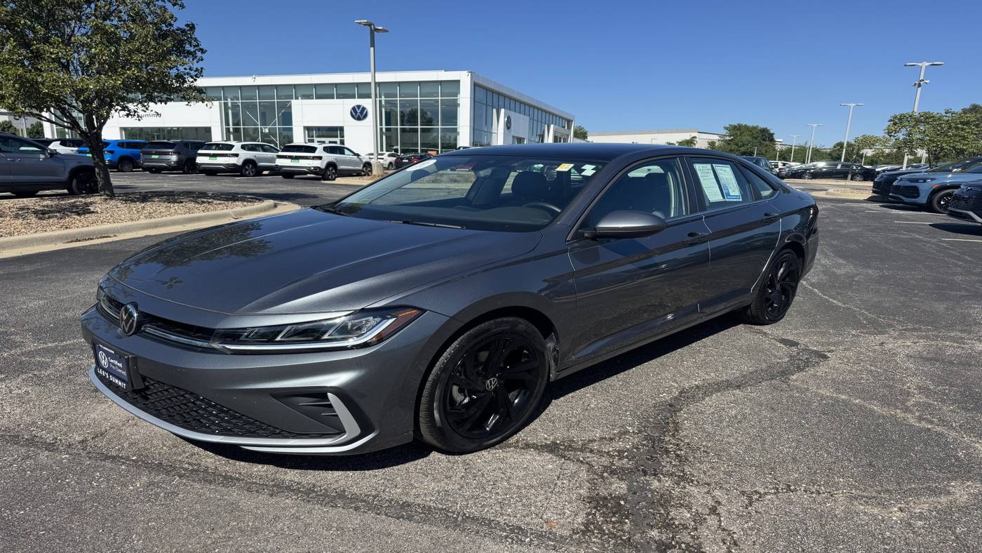 2025 Volkswagen Jetta SE — Sedan — 9,162 mi — Lee's Summit, MO