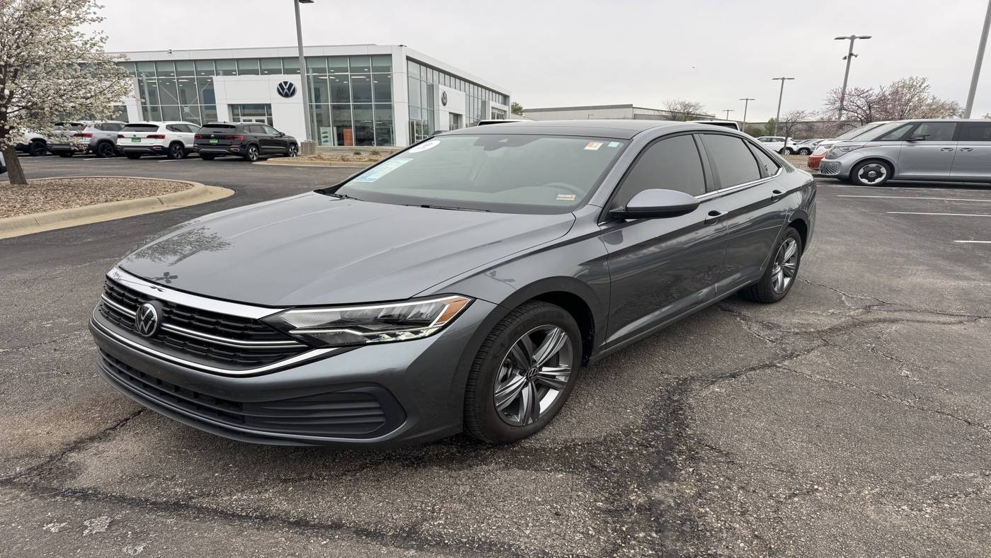 2023 Volkswagen Jetta SE — Sedan — 11,644 mi — Lee's Summit, MO