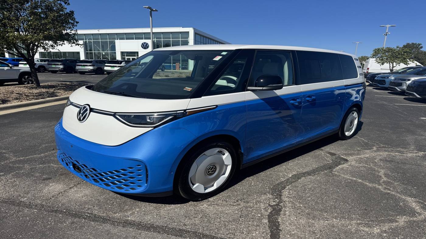 2025 Volkswagen ID.Buzz 1st Edition — Minivan — 828 mi — Lee's Summit, MO