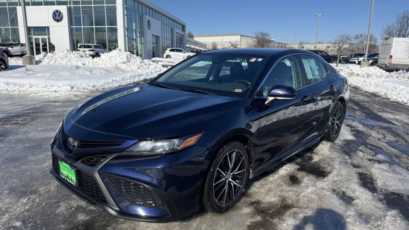 2022 Toyota Camry SE — Sedan — 61,701 mi — Lee's Summit, MO