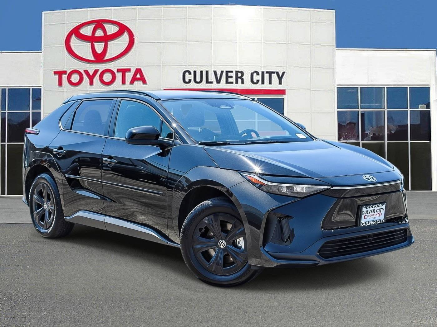 2024 Toyota bZ4X XLE — SUV — 5,446 mi — Culver City, CA