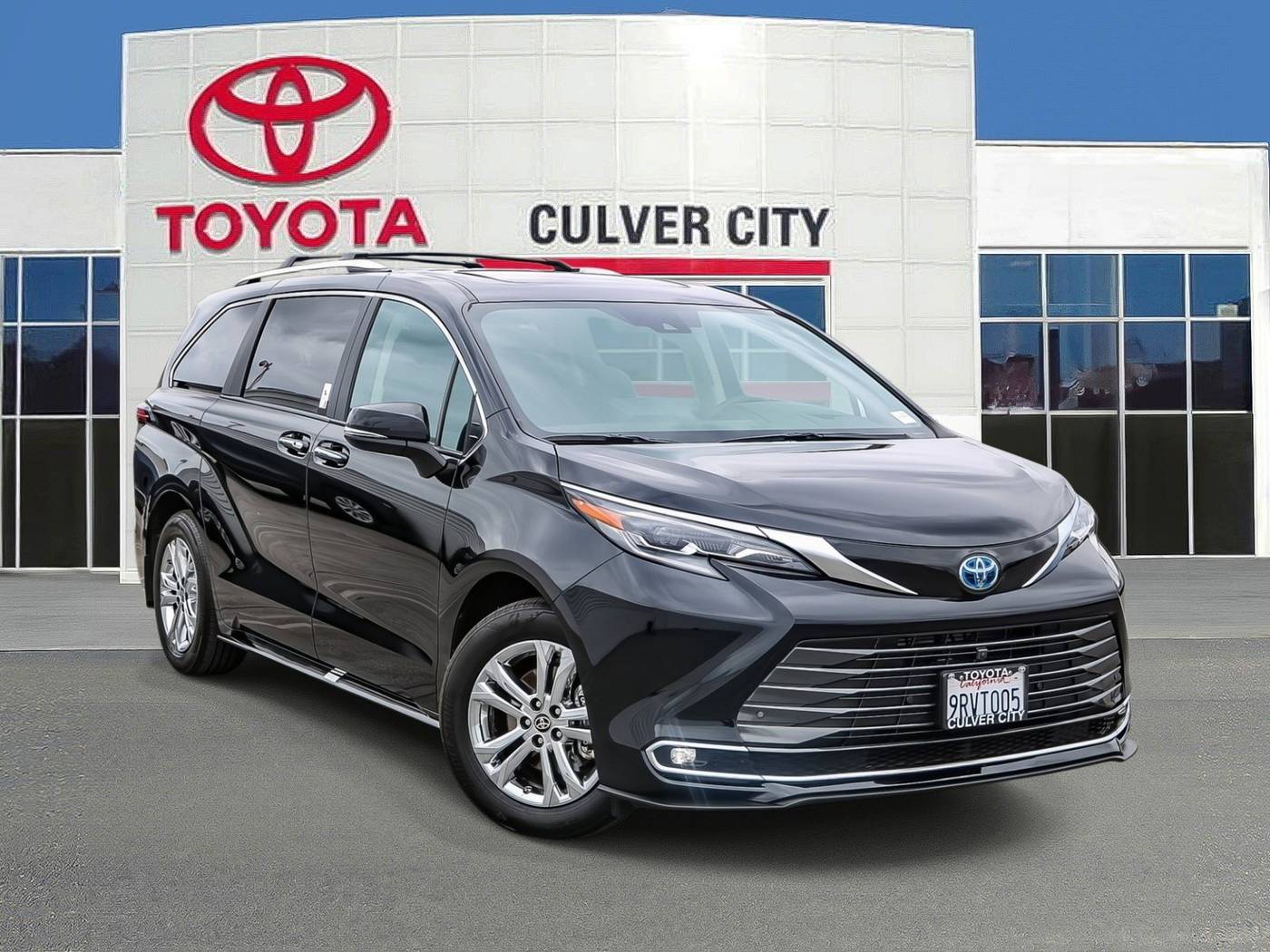2024 Toyota Sienna Platinum — Minivan — 9,336 mi — Culver City, CA