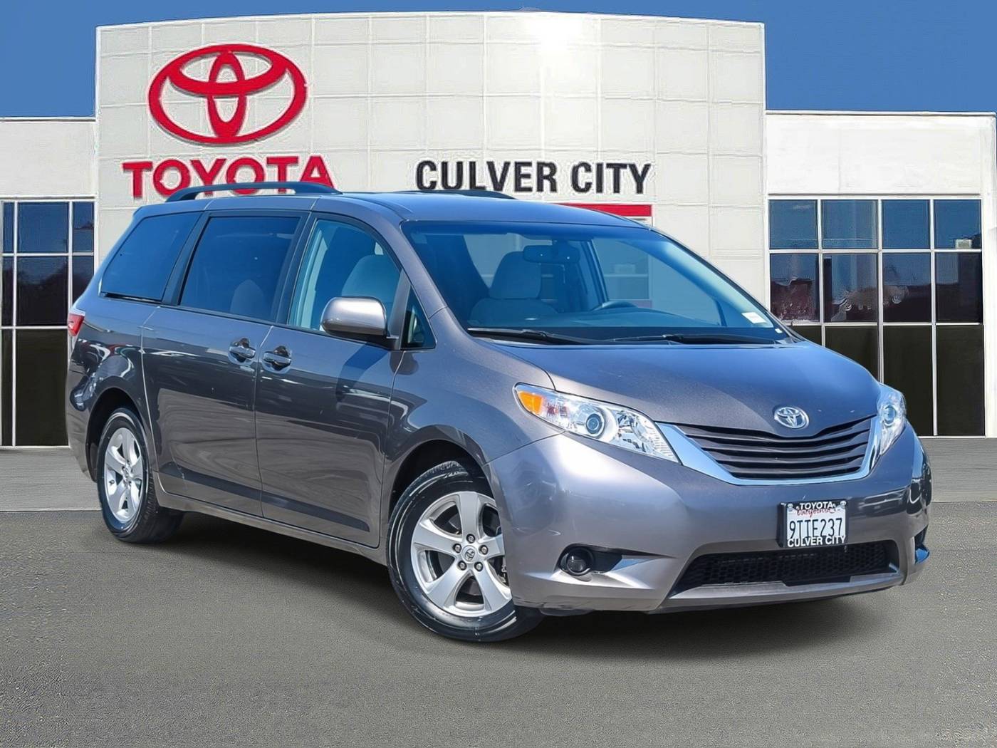 2015 Toyota Sienna LE — Minivan — 30,266 mi — Culver City, CA