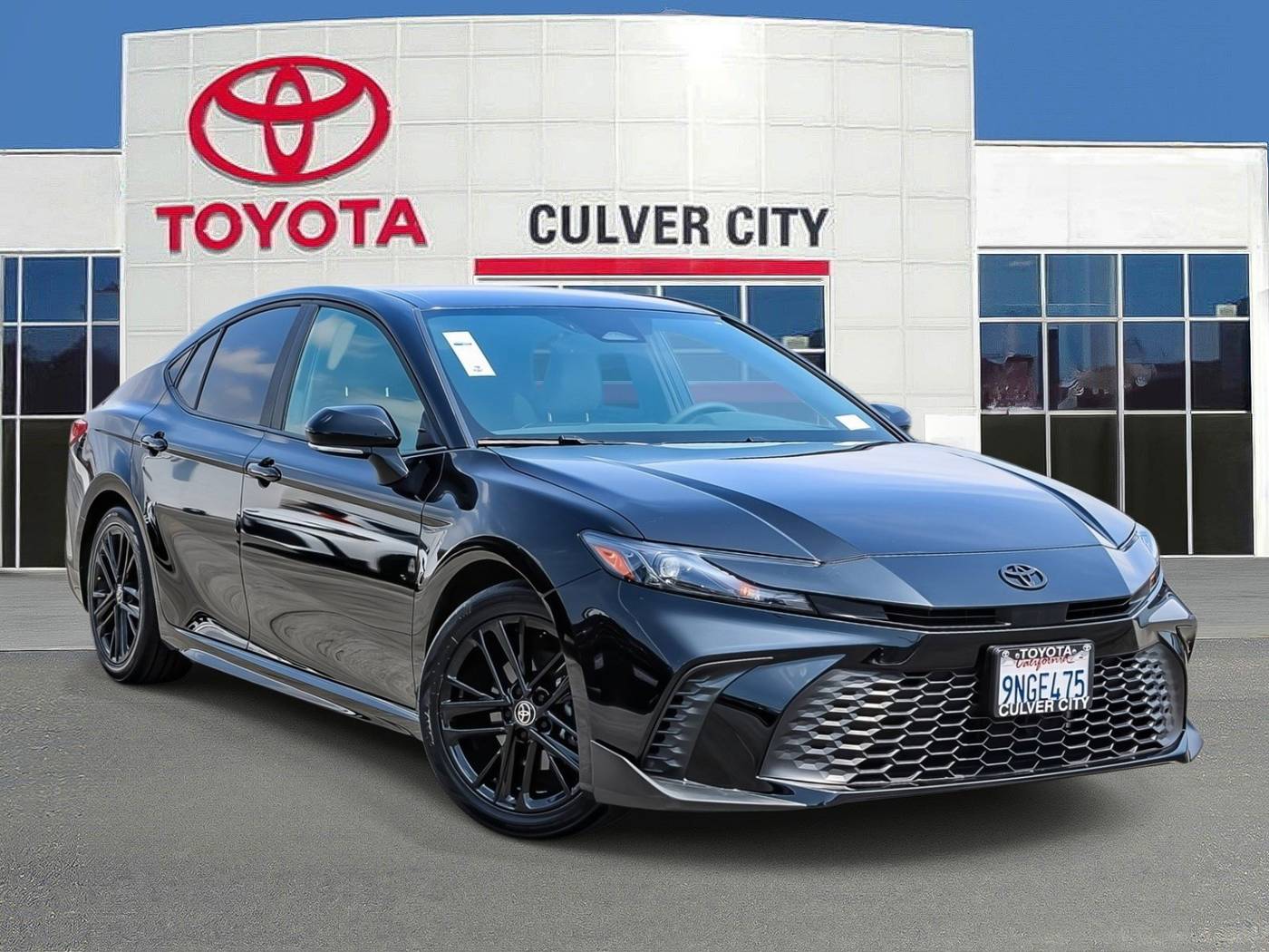 2025 Toyota Camry SE — Sedan — 8,669 mi — Culver City, CA