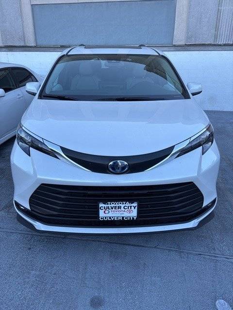 2025 Toyota Sienna XLE — Minivan — 350 mi — Culver City, CA