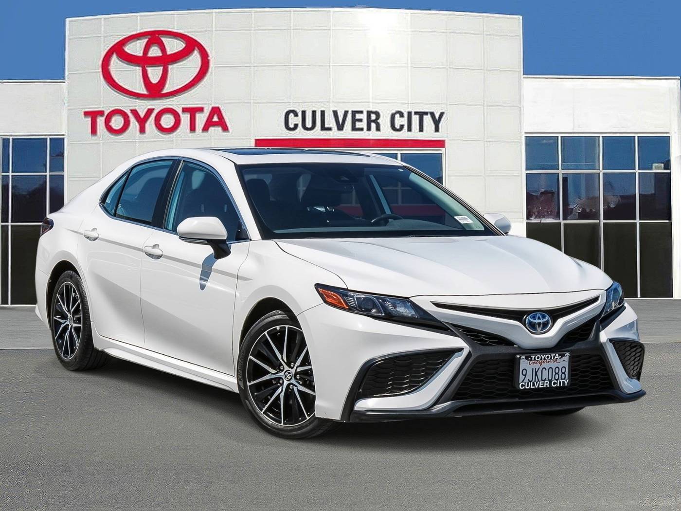 2024 Toyota Camry Hybrid SE — Sedan — 18,633 mi — Culver City, CA