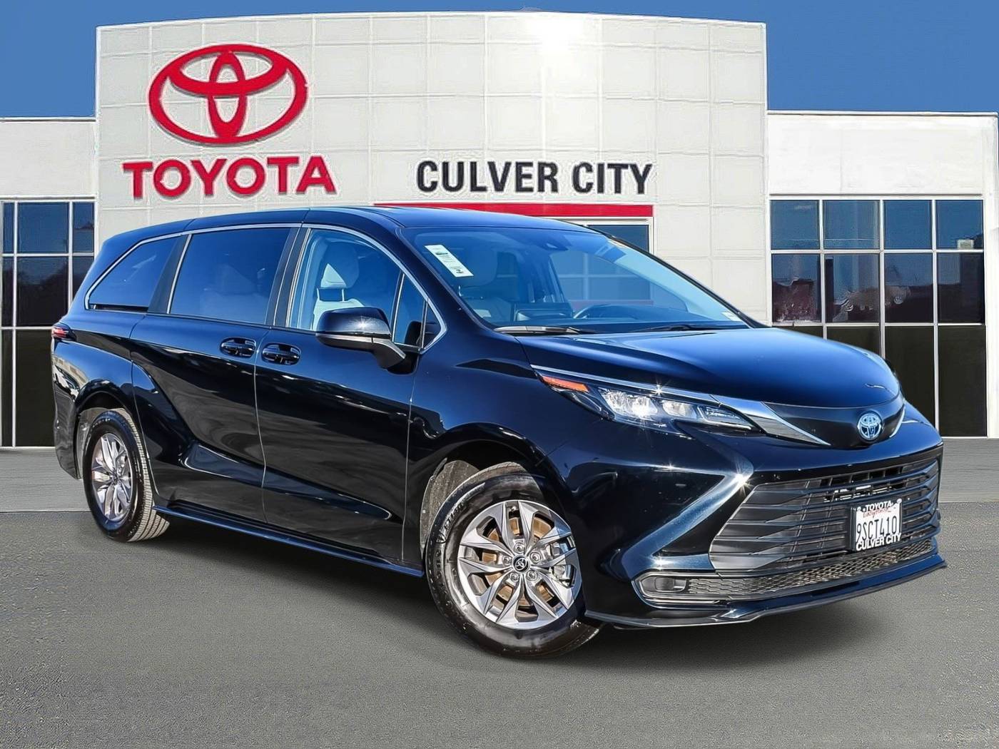 2025 Toyota Sienna LE — Minivan — 8,729 mi — Culver City, CA