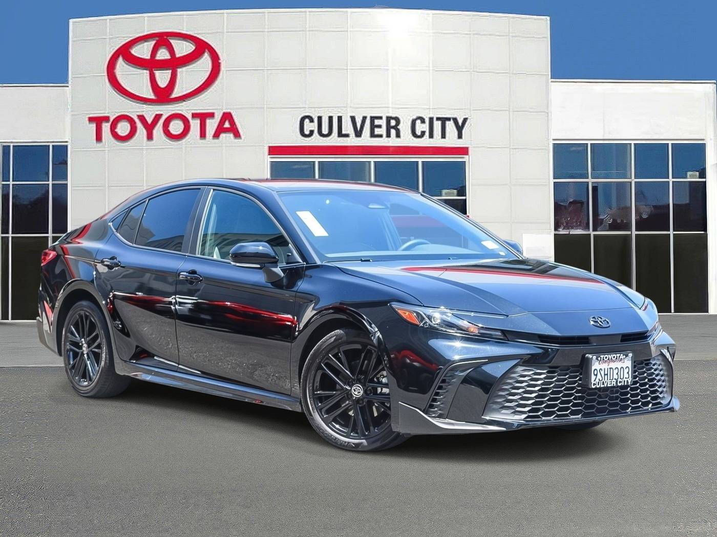 2025 Toyota Camry Hybrid SE — Sedan — 5,684 mi — Culver City, CA