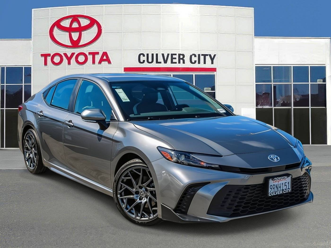 2025 Toyota Camry Hybrid SE — Sedan — 5,916 mi — Culver City, CA