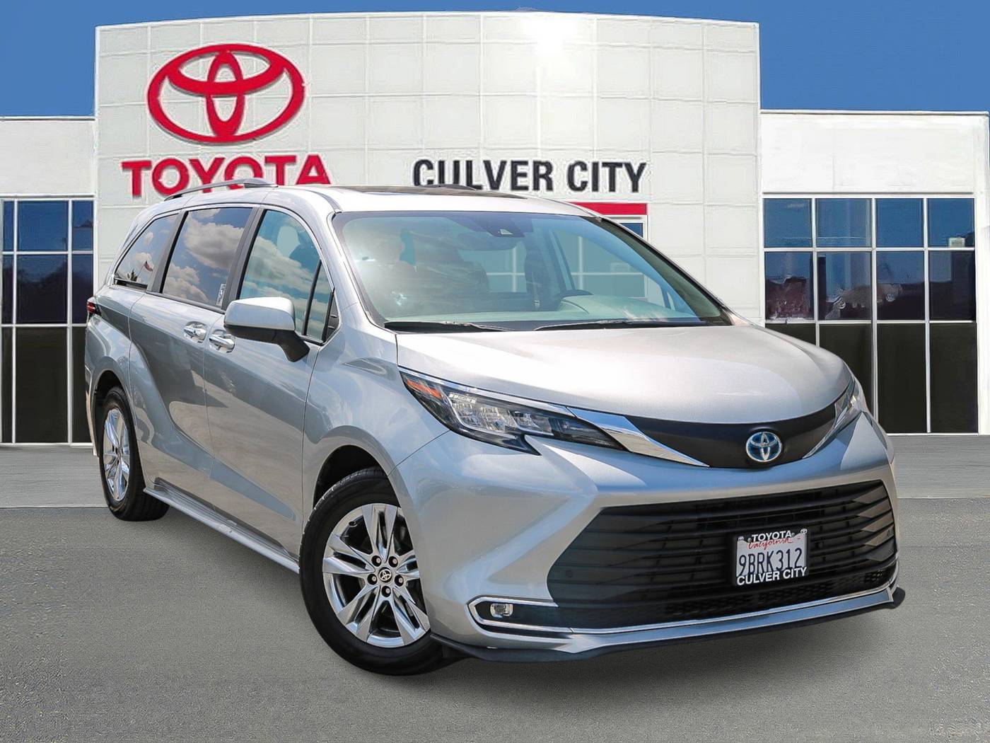 2022 Toyota Sienna XLE — Minivan — 37,639 mi — Culver City, CA