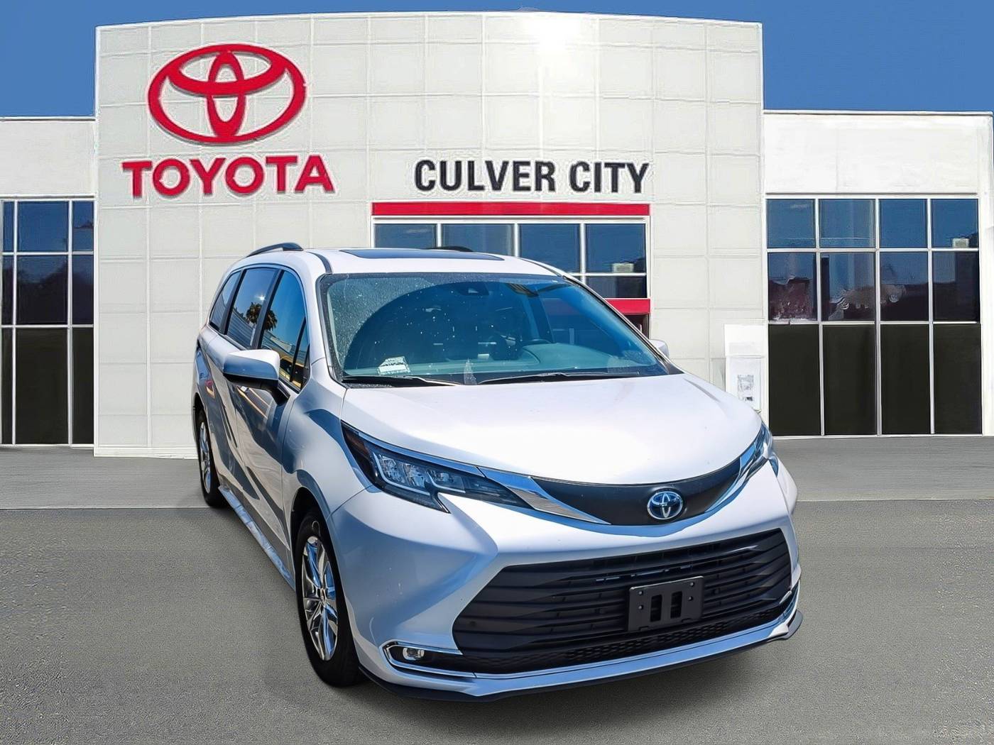 2022 Toyota Sienna XLE — Minivan — 35,565 mi — Culver City, CA