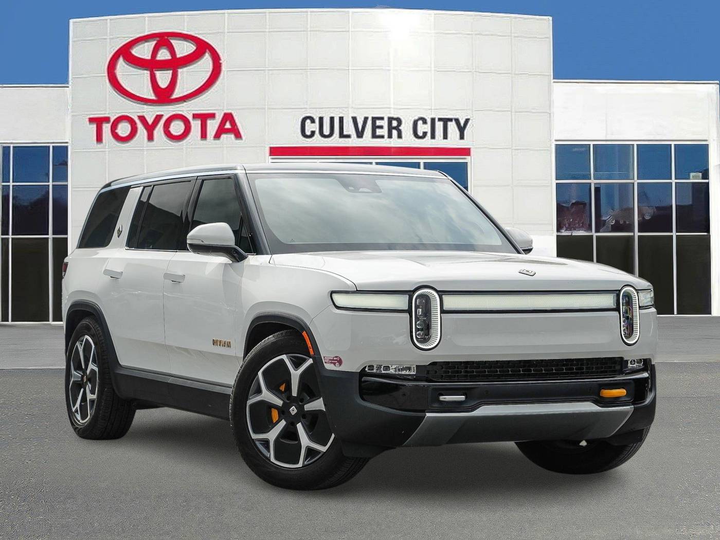 2023 Rivian R1S