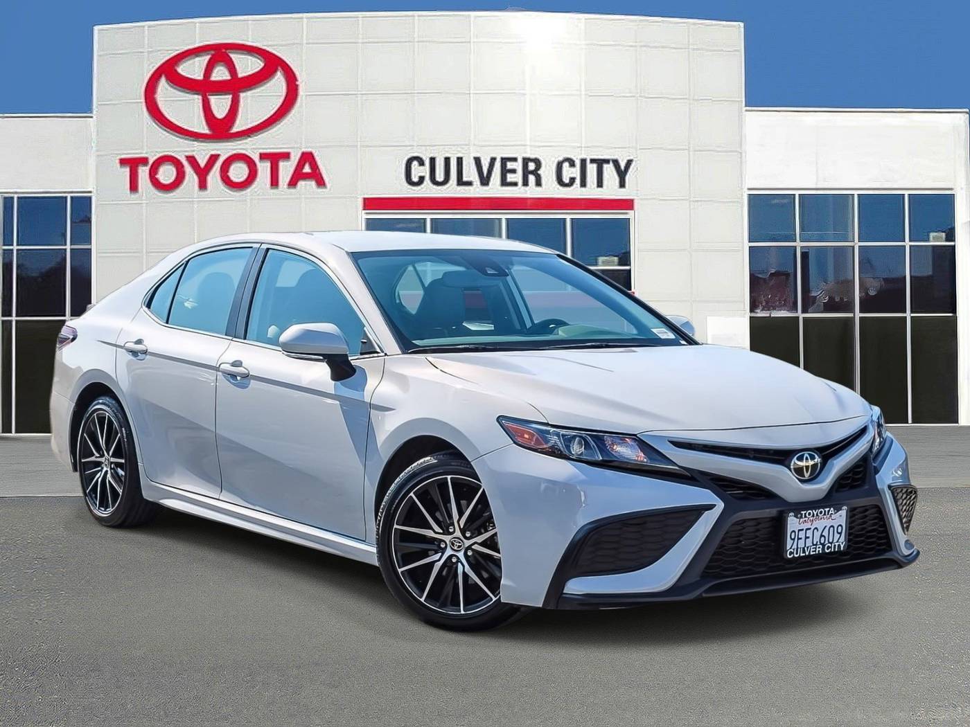 2023 Toyota Camry SE — Sedan — 26,242 mi — Culver City, CA