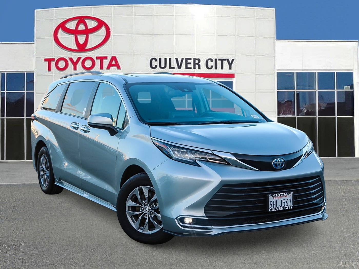 2023 Toyota Sienna XLE — Minivan — 16,559 mi — Culver City, CA