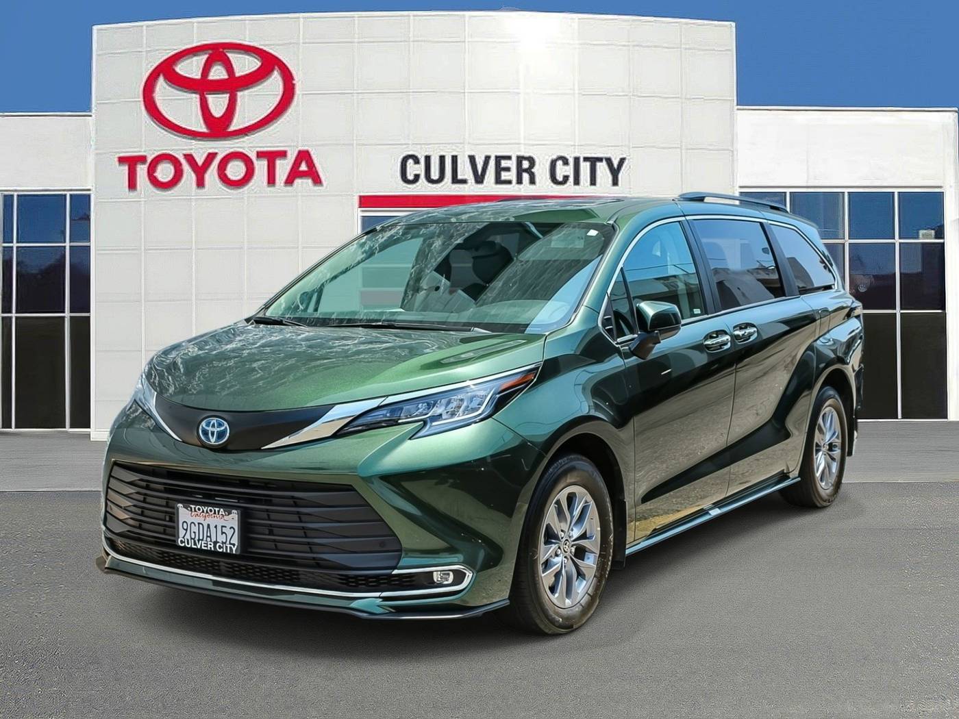 2023 Toyota Sienna XLE — Minivan — 28,415 mi — Culver City, CA