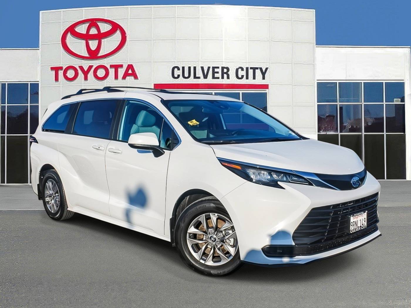 2025 Toyota Sienna LE — Minivan — 2,505 mi — Culver City, CA