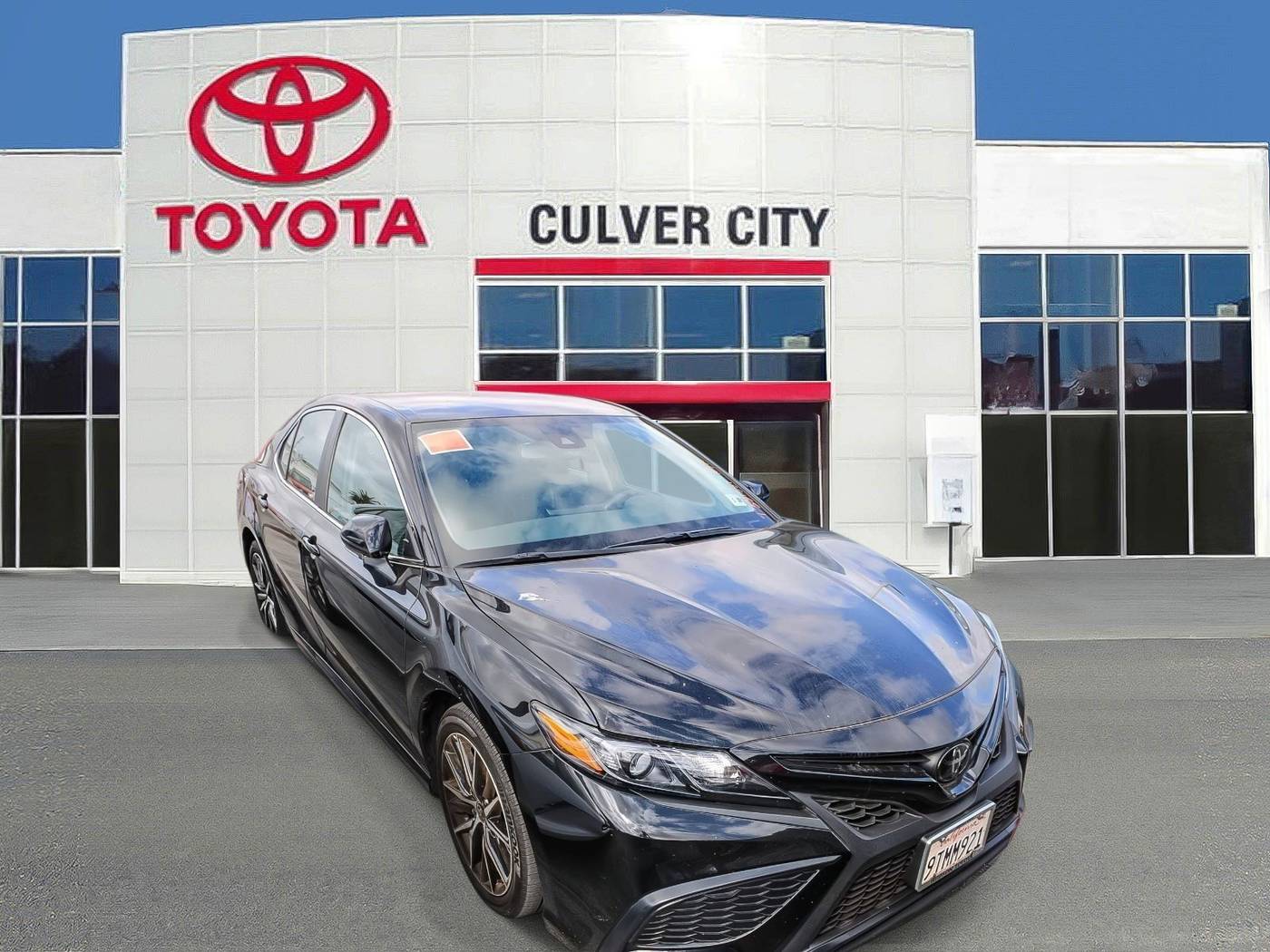 2023 Toyota Camry SE — Sedan — 18,856 mi — Culver City, CA