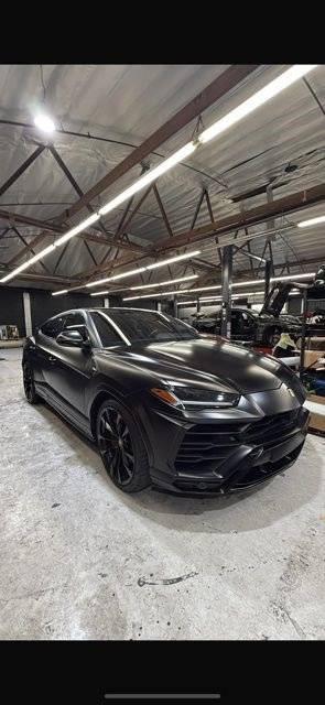 2021 Lamborghini Urus Standard