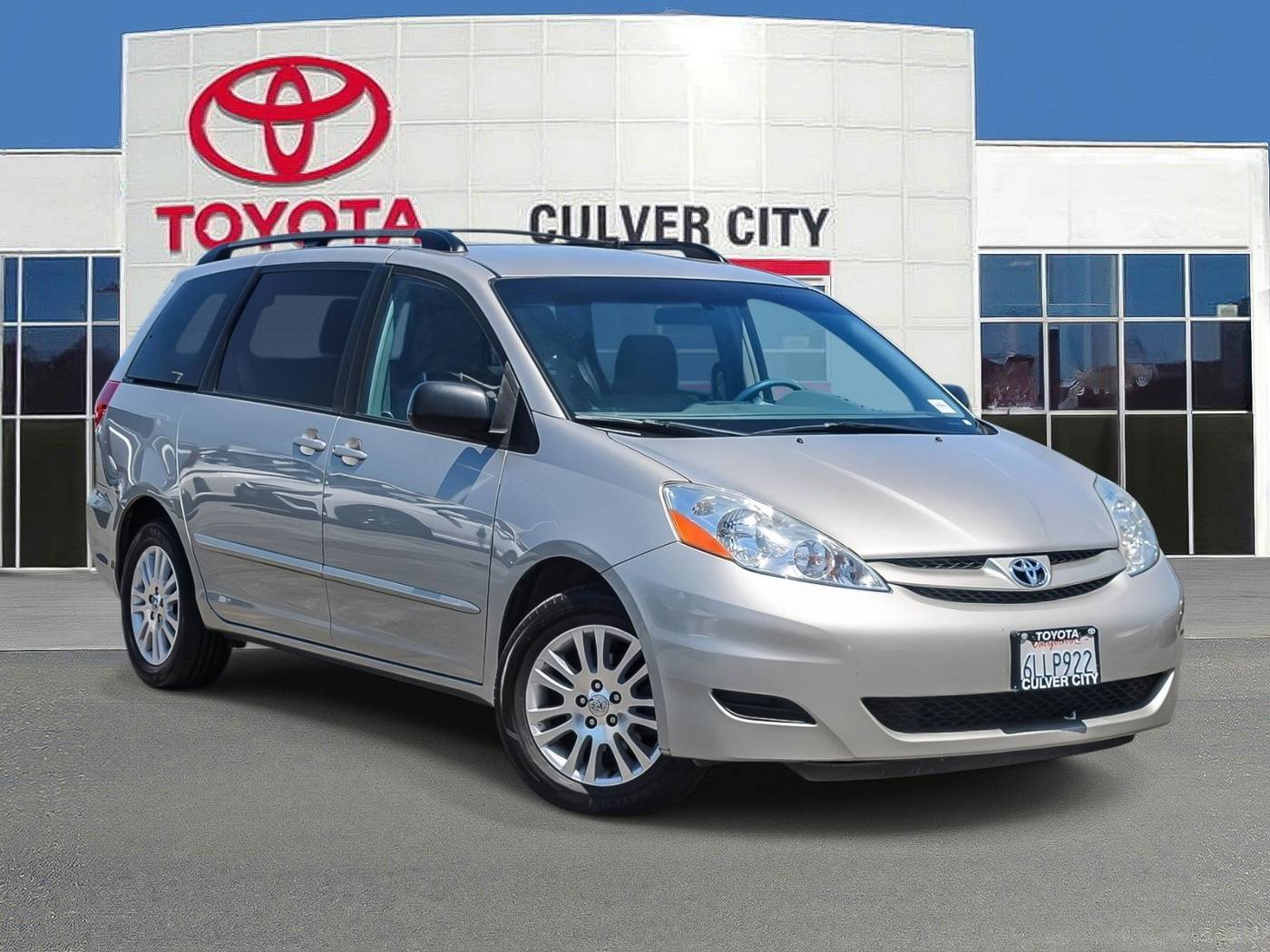 2010 Toyota Sienna LE — Minivan — 132,758 mi — Culver City, CA