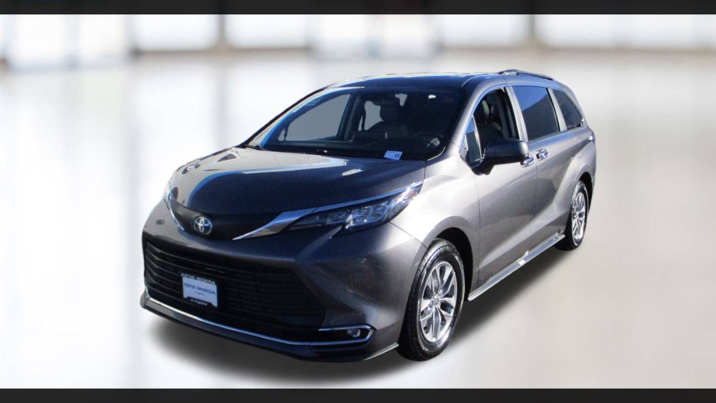 2023 Toyota Sienna XLE — Minivan — 52,223 mi — Centennial, CO