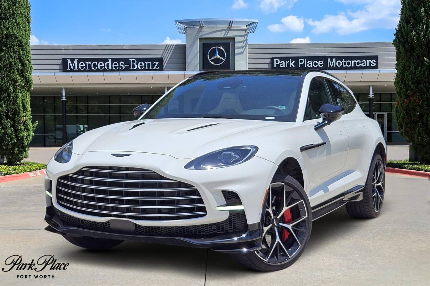 2025 Aston Martin DBX