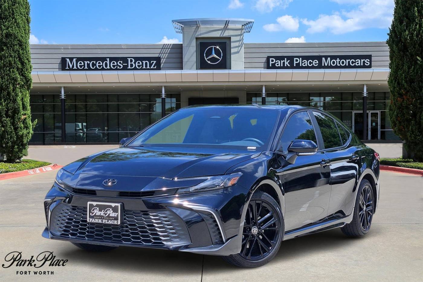 2025 Toyota Camry Hybrid SE — Sedan — 13,927 mi — Fort Worth, TX