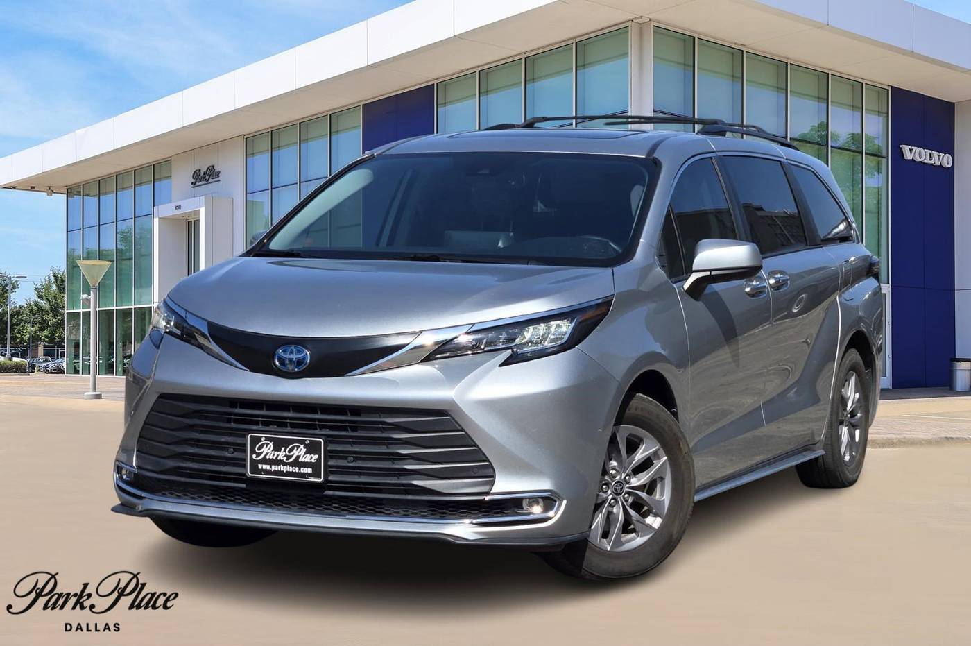 2022 Toyota Sienna XLE — Minivan — 67,361 mi — Dallas, TX