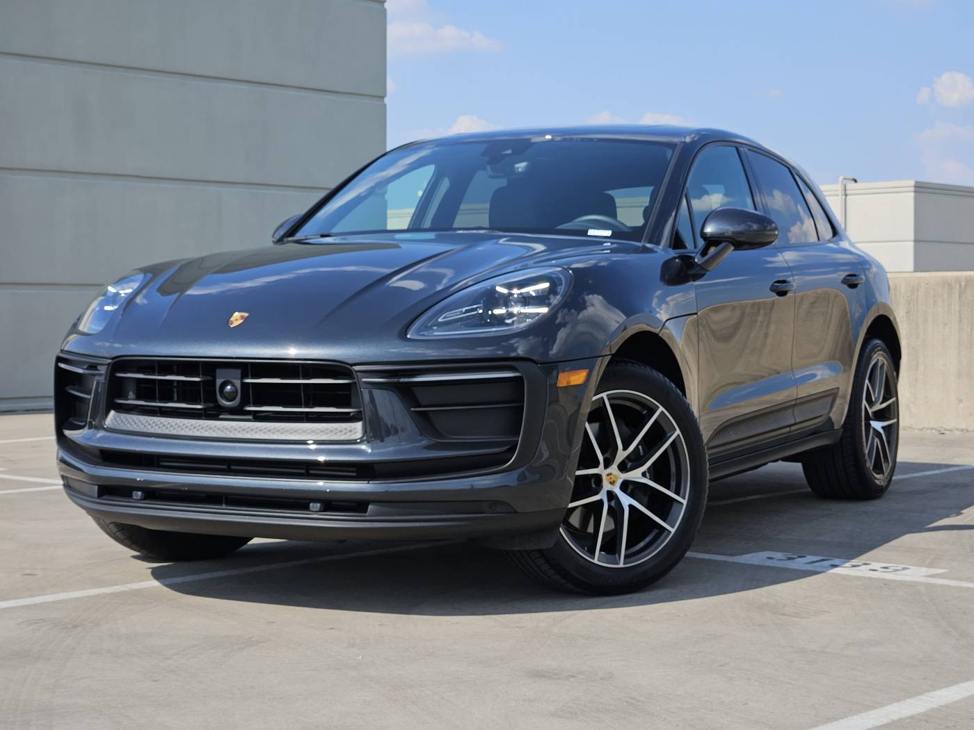 2025 Porsche Macan T — SUV — 17 mi — Dallas, TX