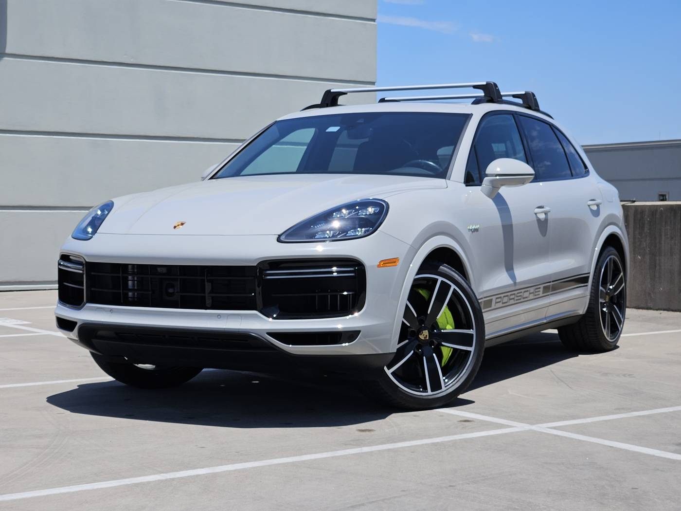 2023 Porsche Cayenne Turbo S E-Hybrid