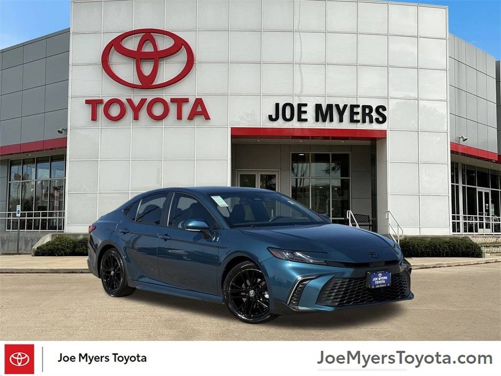 2025 Toyota Camry Hybrid SE — Sedan — 17,885 mi — Houston, TX