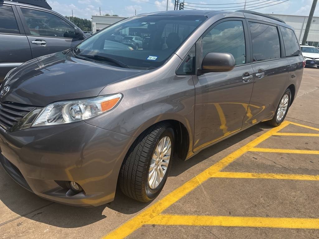 2015 Toyota Sienna XLE — Minivan — 142,642 mi — Houston, TX
