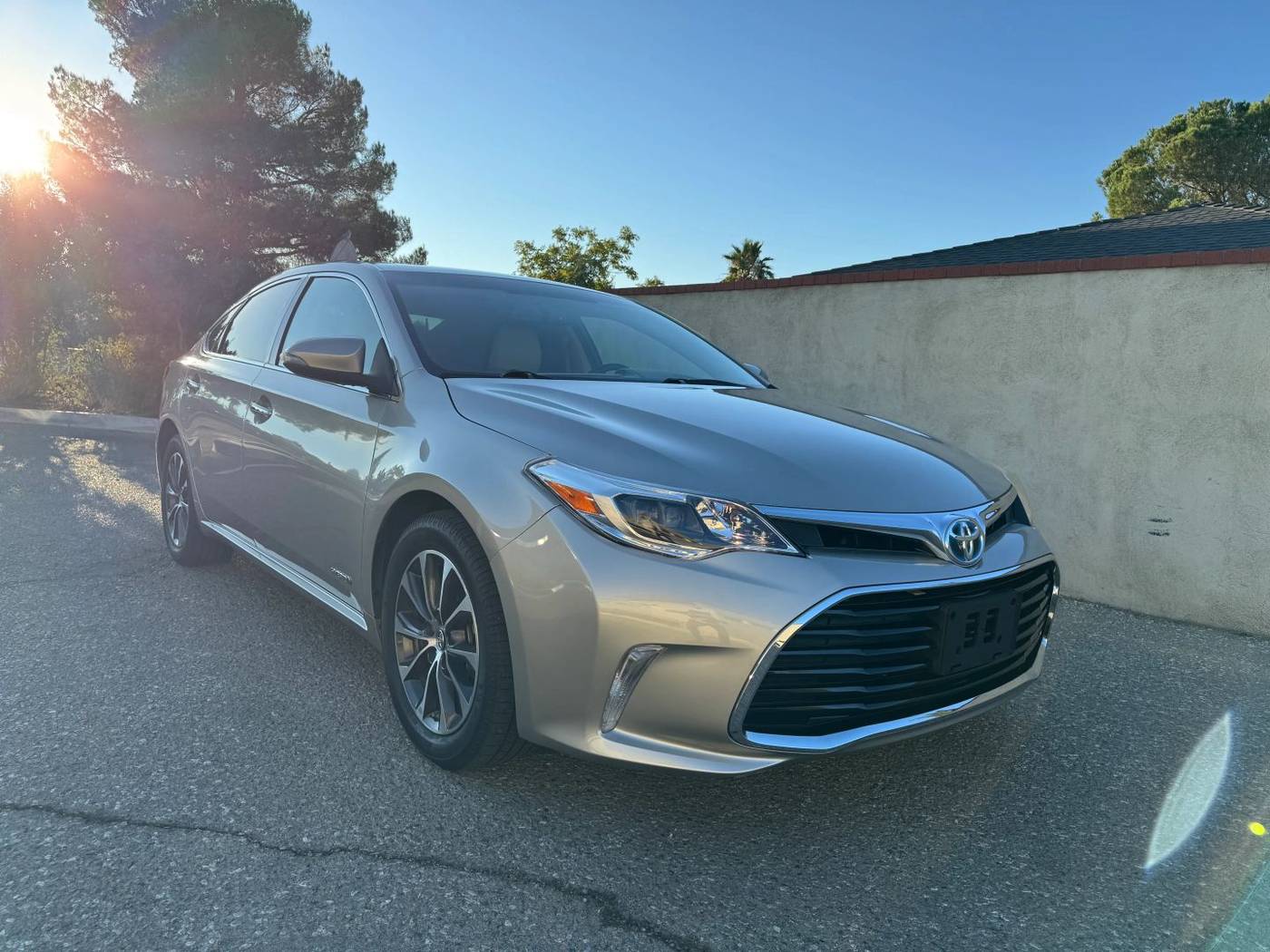 2016 Toyota Avalon Hybrid XLE Premium — Sedan — 130,695 mi — Victorville, CA