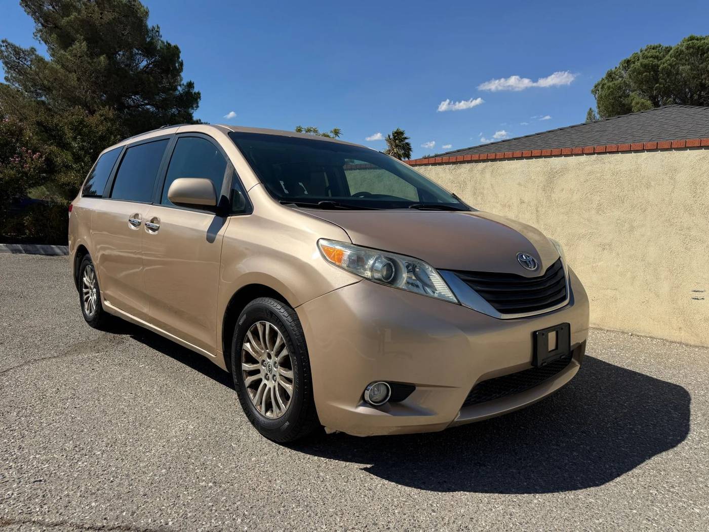 2011 Toyota Sienna XLE — Minivan — 197,332 mi — Victorville, CA